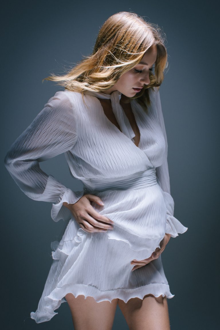 maternity photographer in professional Photography studio
